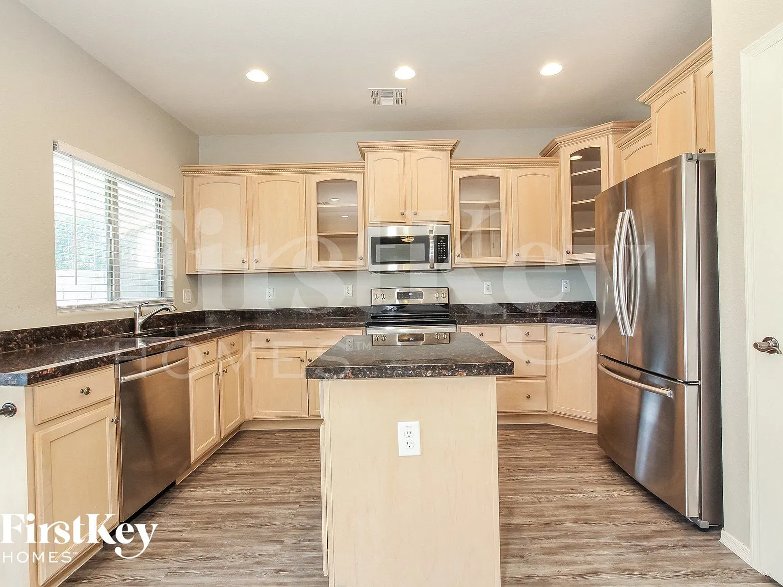 4 bed, 3.0 bath, 2280 sqft, $2,360 — Photo 4