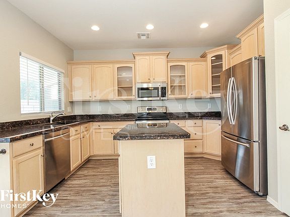 4th image of 835 E Bradstock Way