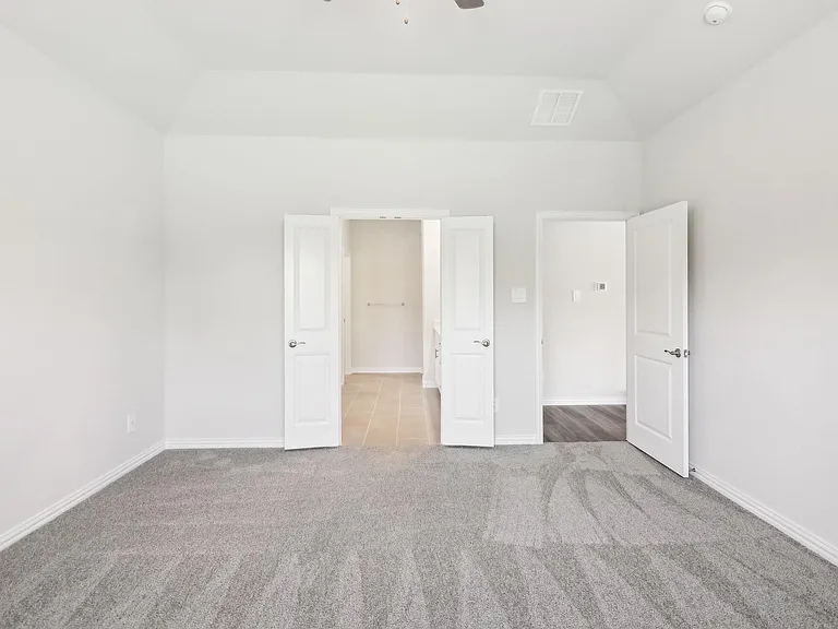 701 Easthill Dr — Photo 7