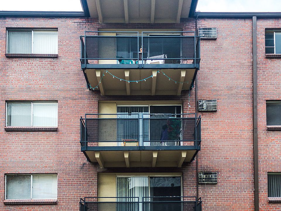 1st image of 999 N Pearl St APT 101