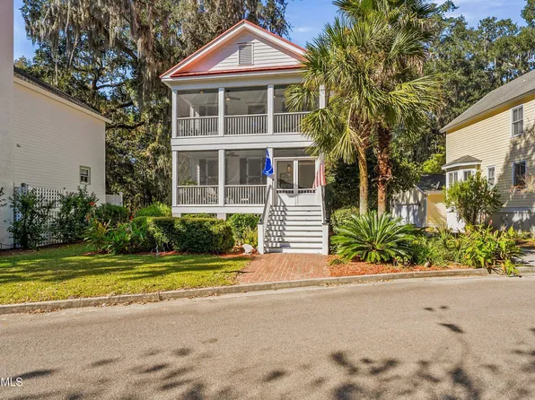 8 Battery Point Ln, Beaufort, SC 29902