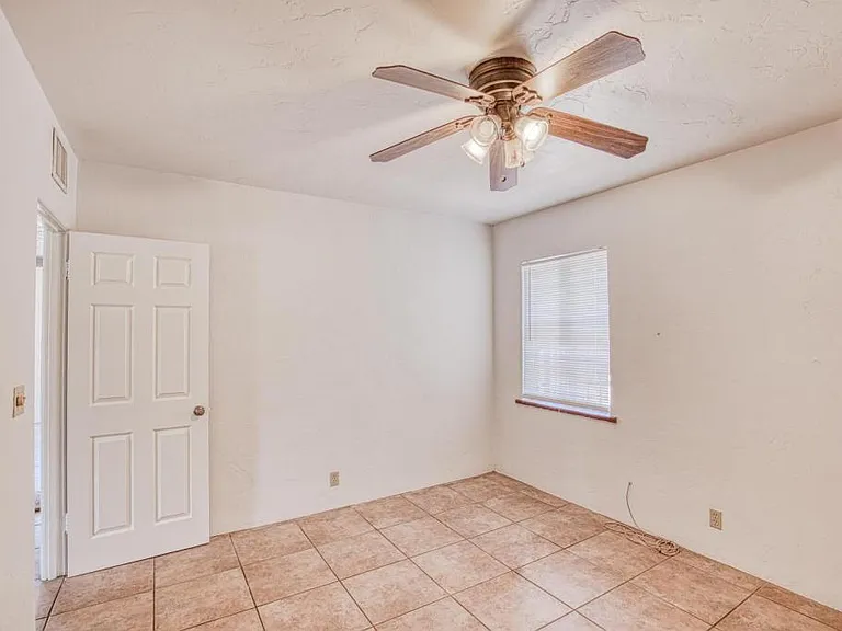 1304 E Linden St #1 — Photo 25