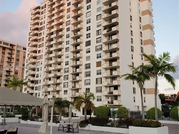 1865 S Ocean Dr, Hallandale, FL