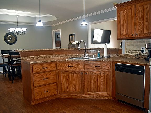 5th image of 183 Kaziar Cir