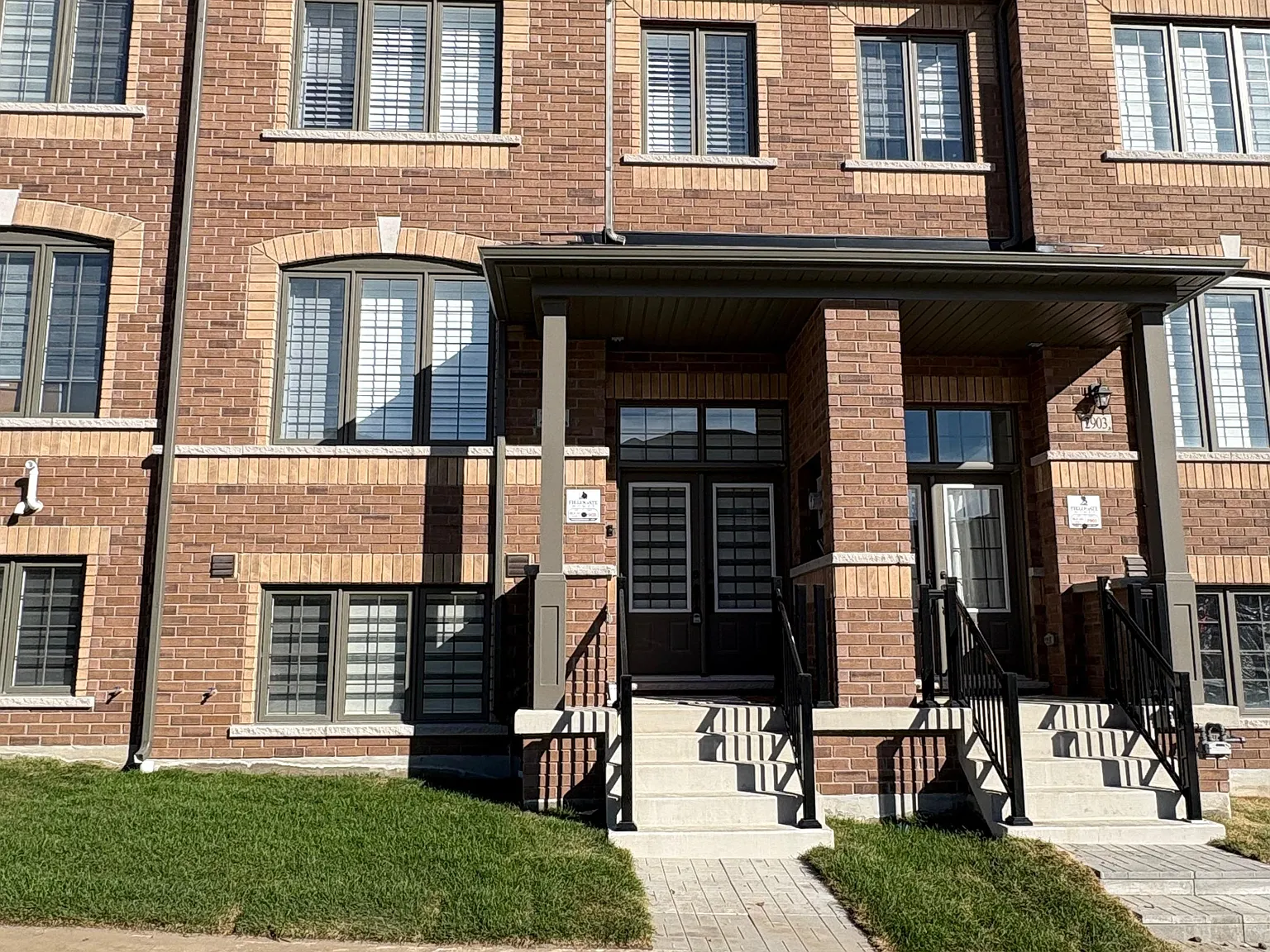 4 bed, $3,200 — Photo 1