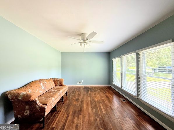 75 Valley Dr, Carrollton, GA 30117