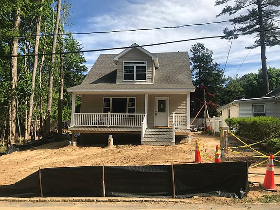 2nd image of 476 Richmond Blvd