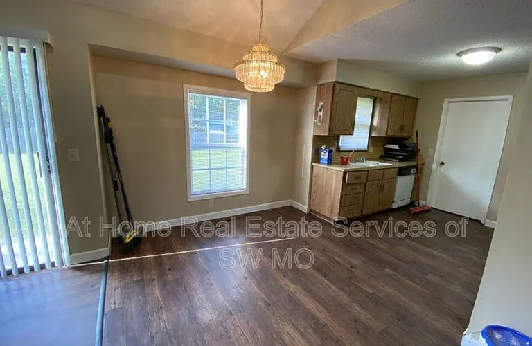 1207 W Sunset St #B — Photo 4