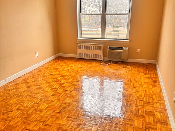 3rd image of 4430 Douglaston Pkwy #5DA