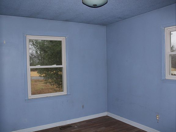4th image of 166 Lakeside Dr