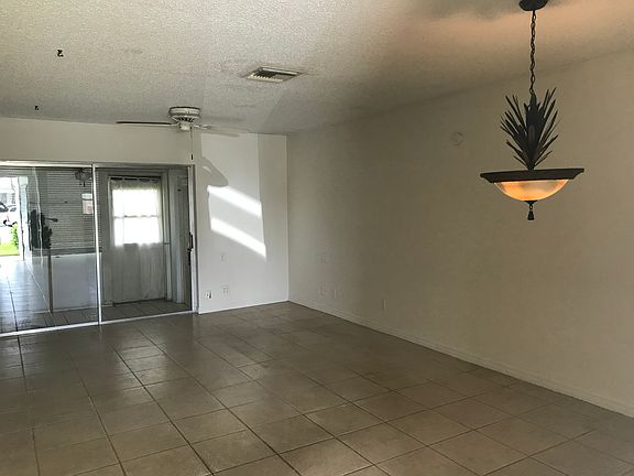 4th image of 2773 Emory Dr E
