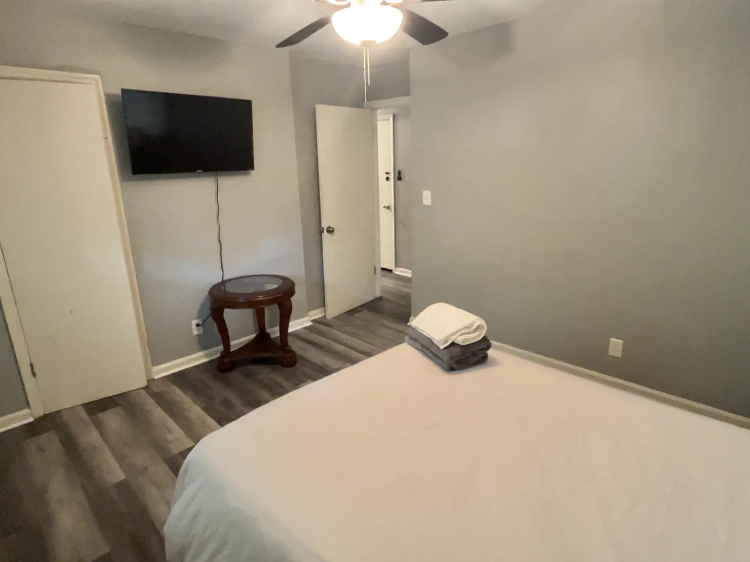 4 bed, 3.0 bath, 2200 sqft, $866 — Photo 1