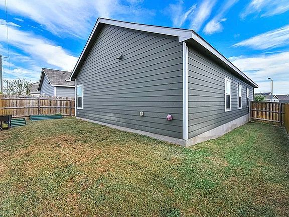 3rd image of 848 Circle Way