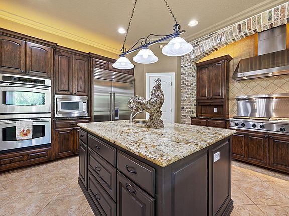 2nd image of 112 Shady Elm Dr