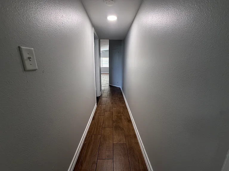 1720 Miller Ave — Photo 13