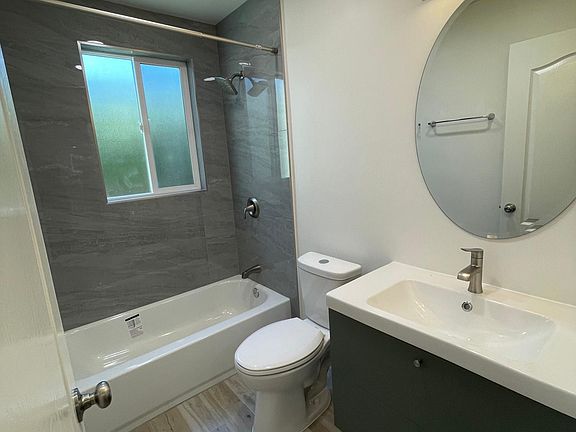 5th image of 411 N San Mateo Dr APT 2