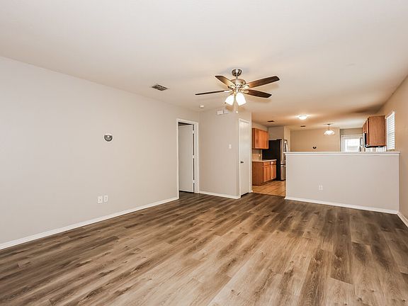 3rd image of 4524 Waterford Dr