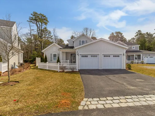 4 Cobblestone Circle, Mashpee, MA 02649