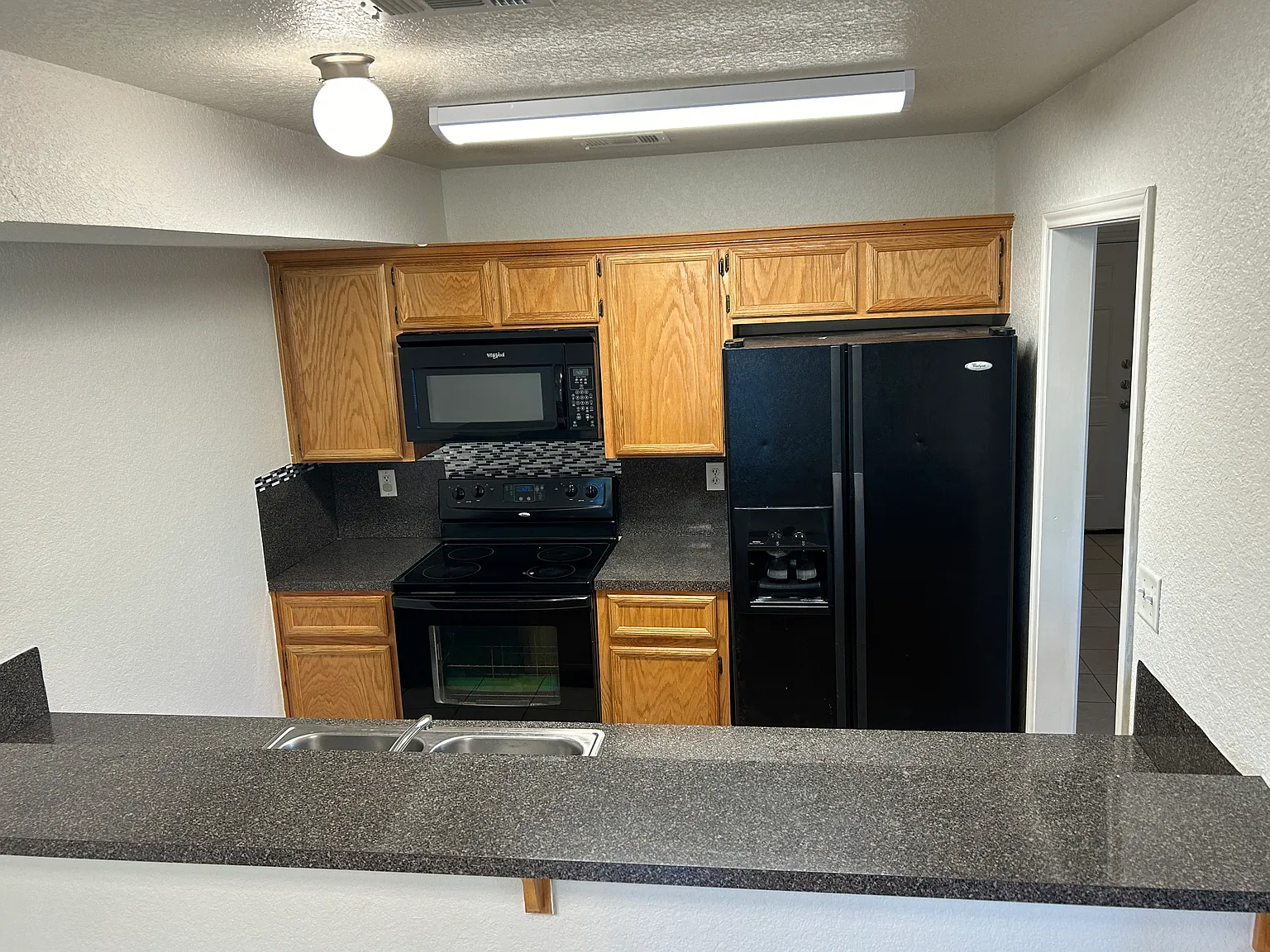 3 bed, 2.5 bath, 1350 sqft, $1,300 — Photo 3