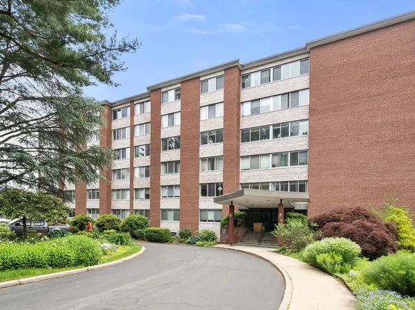 22 Chestnut Pl APT 111, Brookline, MA 02445