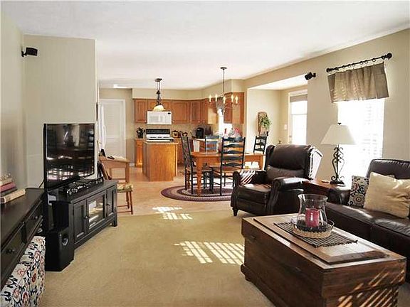 4th image of 202 Blossom Ct