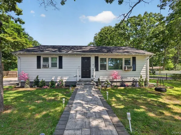 287 Whittier Drive, Mastic Beach, NY 11951