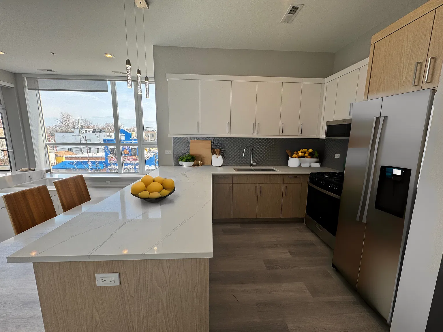 2406 W Armitage Ave — Photo 2