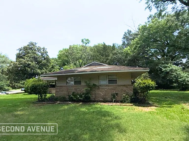4056 Hermitage Dr — Photo 1