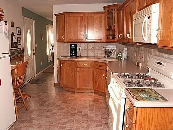 Kitchen with breakfast bar
