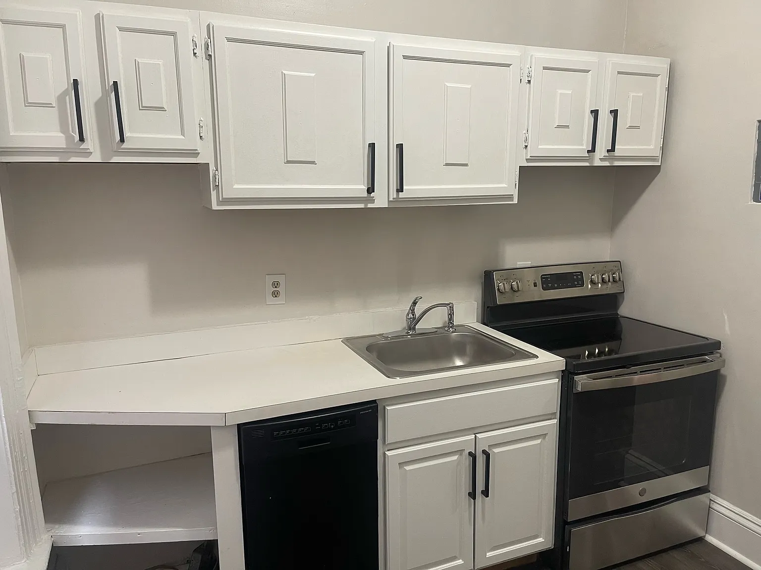 1 bed, 550 sqft, $2,800 — Photo 3