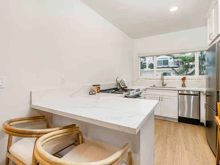 Sea Skiff Apartments Best Ocean View in Hermosa Beach — Photo 11
