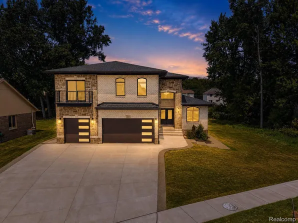 1683 Delta Dr, Troy, MI 48085