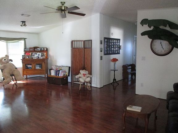 2nd image of 922 Royal View Cir