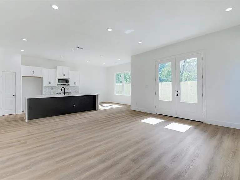 5310 Denmark St — Photo 2