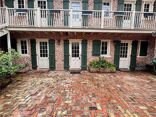 1027 Chartres St #F — Photo 22