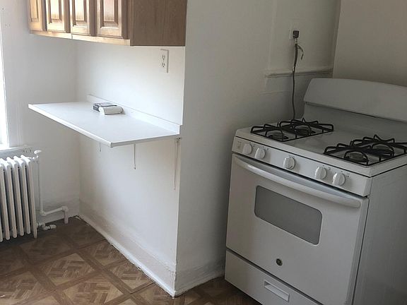 2nd image of 62 Vroom St APT 8