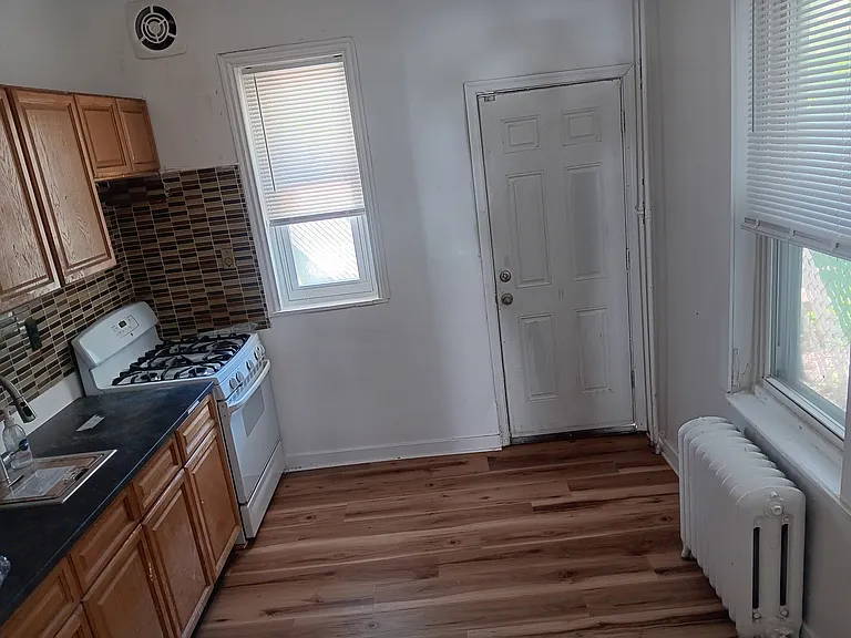 1530 W Oakdale St — Photo 17