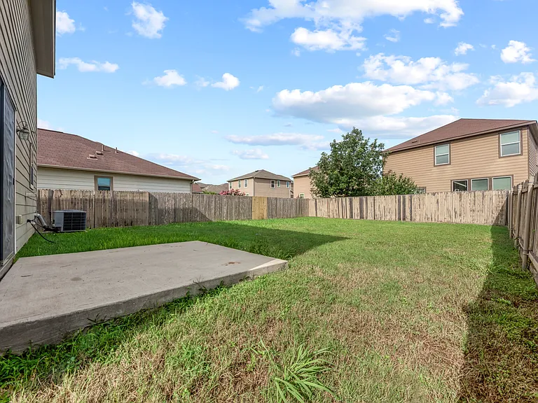 9012 Edmundsbury Dr — Photo 34