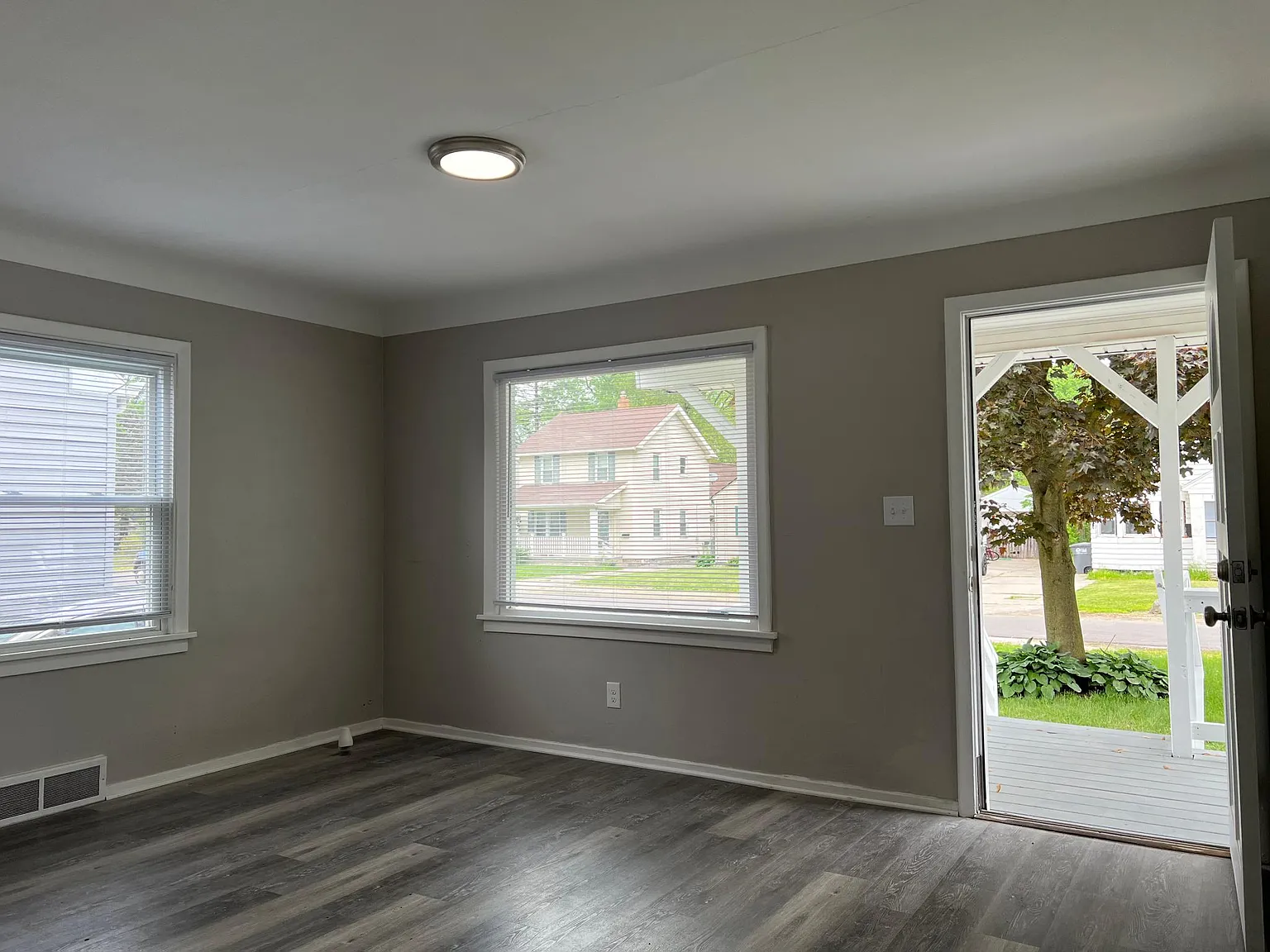 3 bed, 1112 sqft, $1,450 — Photo 3