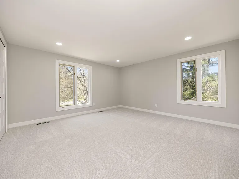 5240 Clarendon Crest St — Photo 31