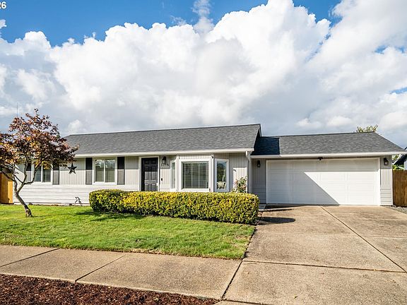4th image of 3316 Redwood Dr