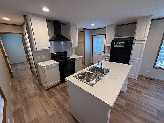 3rd image of 230 Grove Ln