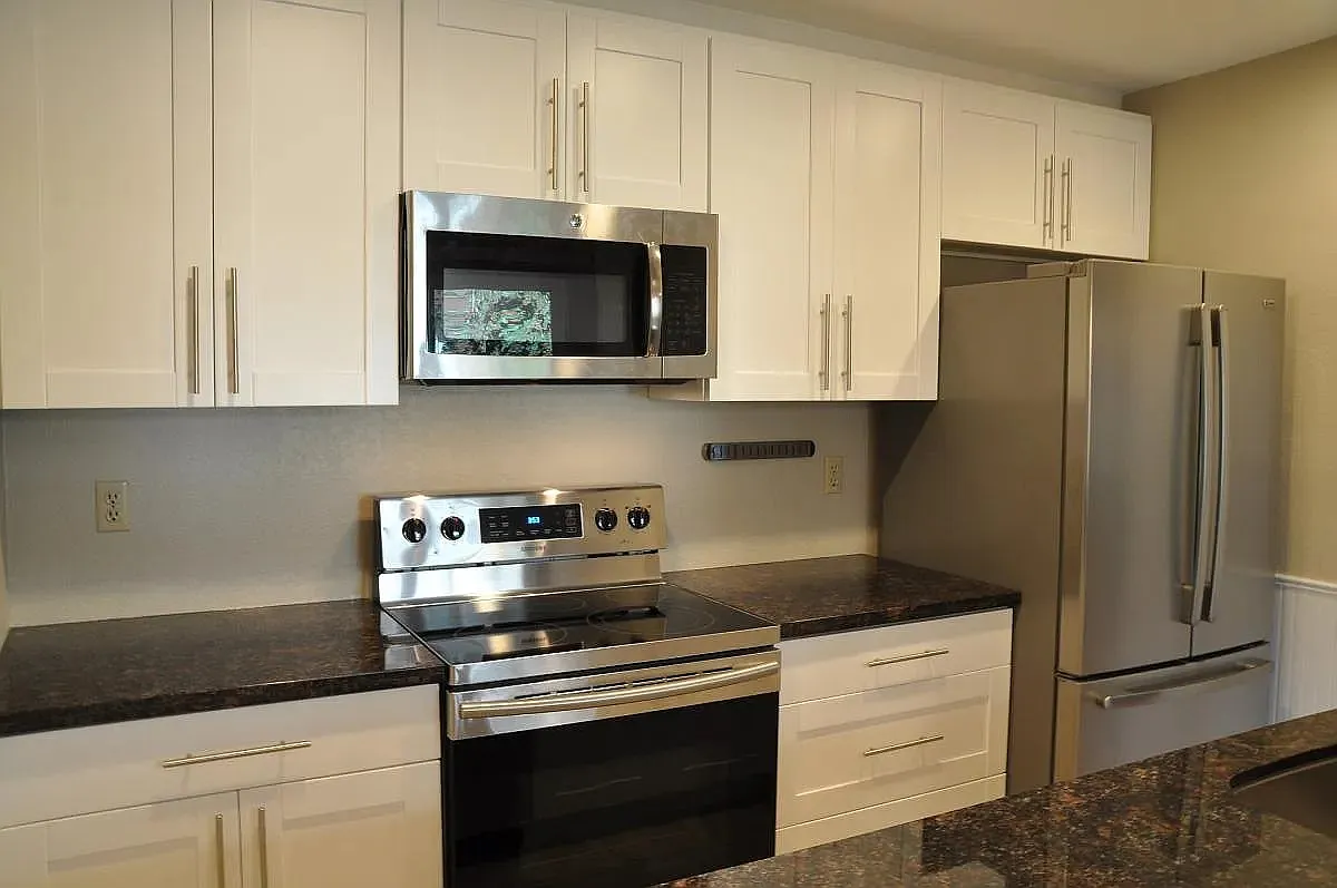 2 bed, 942 sqft, $2,375 — Photo 2