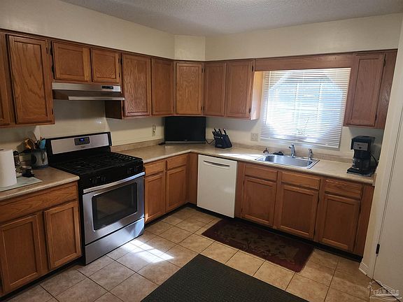 3rd image of 7428 Saint James Pl