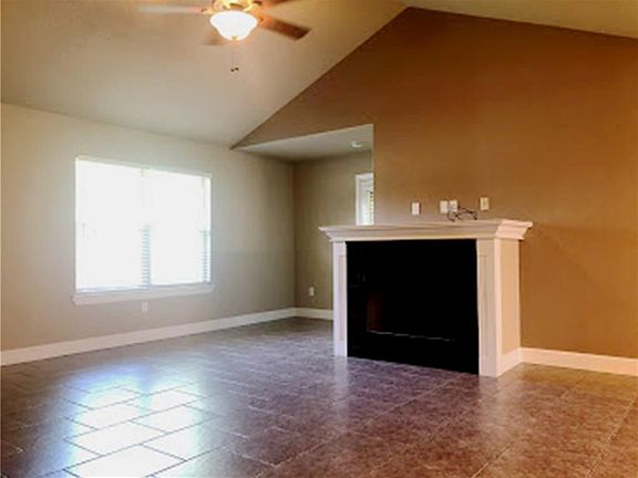 4th image of 979 S Hoddle Pl