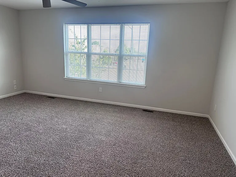 1540 NE Erin Ct — Photo 11