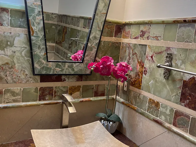 915 Woodlawn Dr NE — Photo 26
