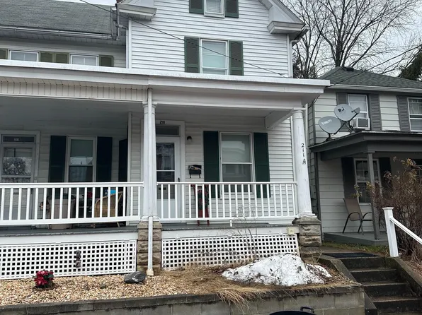 211 W 4th St, Waynesboro, PA 17268