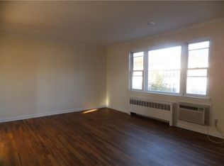 504 Circuit Rd, New Rochelle, NY 10805