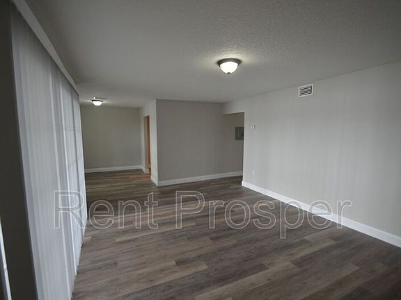 3rd image of 3930 Versailles Dr #B